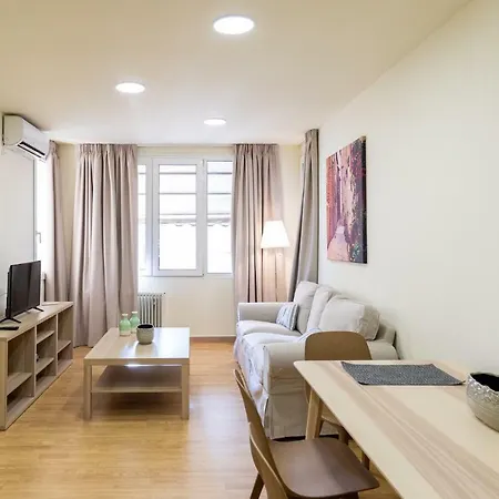 Kyniska Urban * Atenas